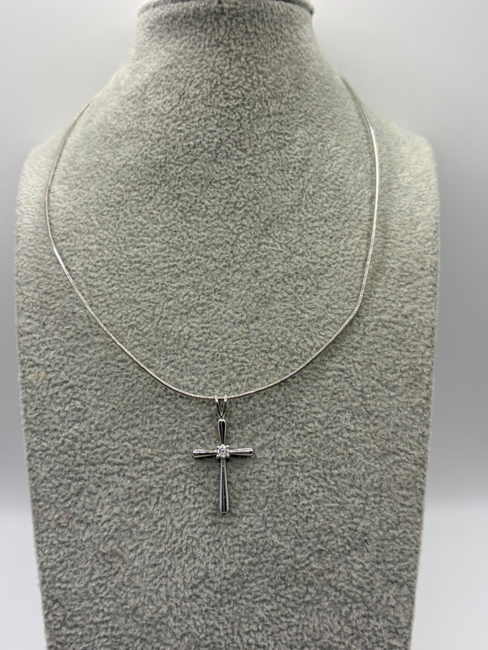 Ross-Simons Sterling Silver Cross Pendant Necklace Cz Diamond 925
